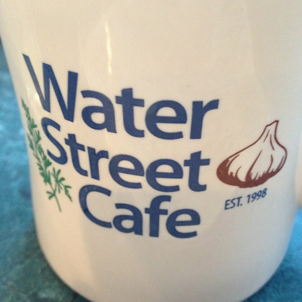 Foto tirada no(a) Water Street Cafe por Zelda M. em 2/15/2013