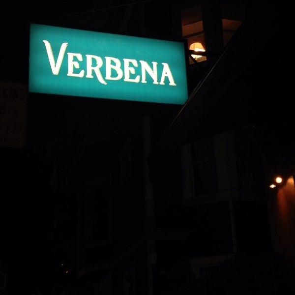 รูปภาพถ่ายที่ Verbena โดย Rommel R. เมื่อ 2/21/2014