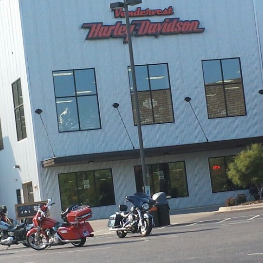 Das Foto wurde bei Vandervest Harley Davidson von Brian S. am 8/23/2013 aufgenommen