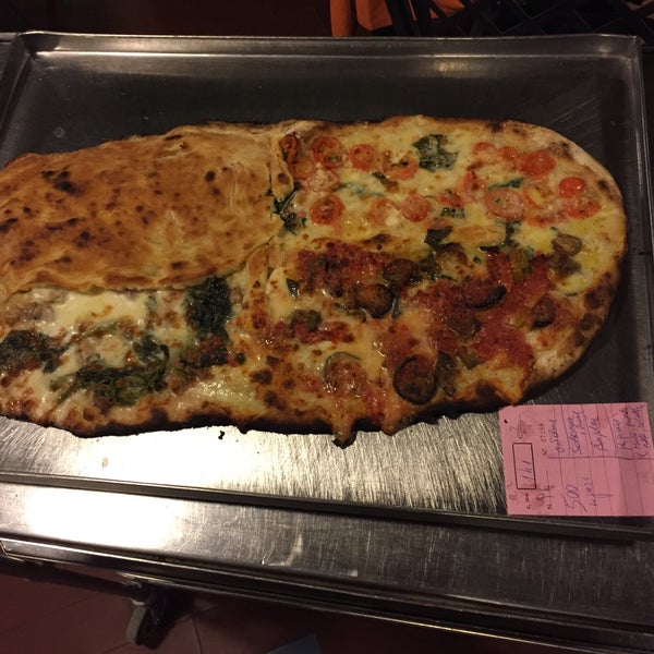 Photo prise au Ristorante Pizza a Metro da &quot;Gigino&quot; L&#39;Università della pizza par Manny le7/19/2016
