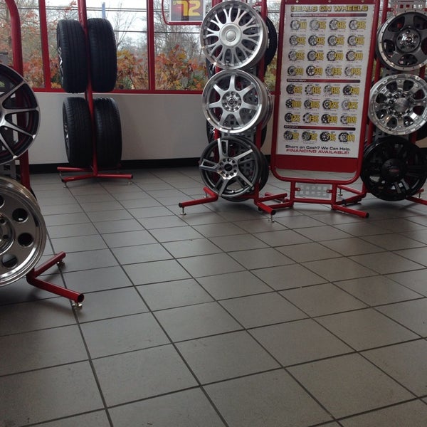Discount Tire Automotive Repair Shop in Hendersonville