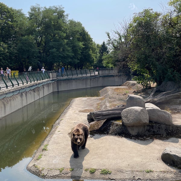 Foto diambil di Зоопарк София (Sofia Zoo) oleh Nik U. pada 8/28/2021