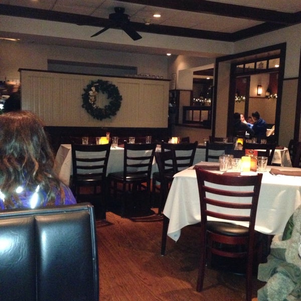 11/24/2013 tarihinde Wayne N.ziyaretçi tarafından Mim&#39;s Restaurant'de çekilen fotoğraf