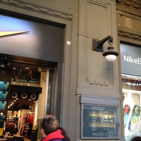 nike store bologna orari