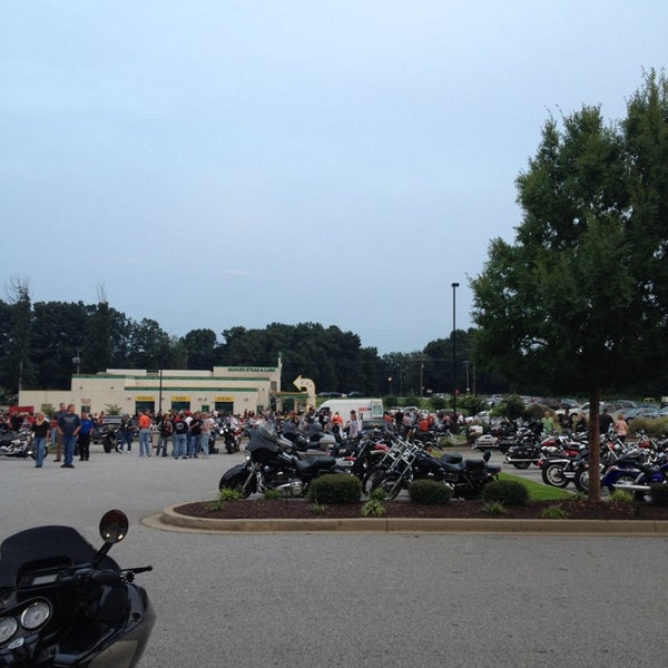 8/15/2013에 Devin T.님이 Harley-Davidson of Greenville에서 찍은 사진
