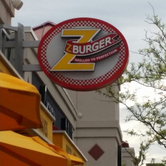Foto tirada no(a) Z-Burger por Kim G. em 5/10/2014