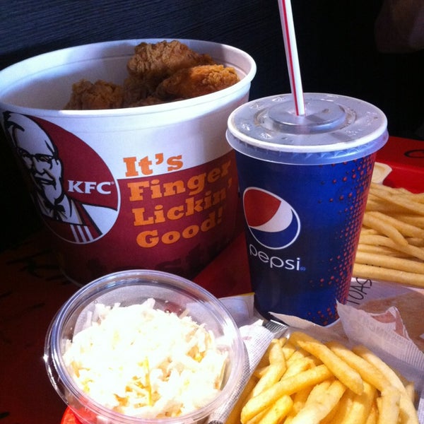 12/6/2013에 ✨Isabelle V.님이 KFC에서 찍은 사진