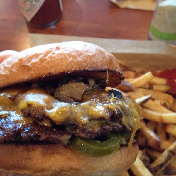 1/18/2014にBrenton D.がMOOYAH Burgers, Fries &amp; Shakesで撮った写真