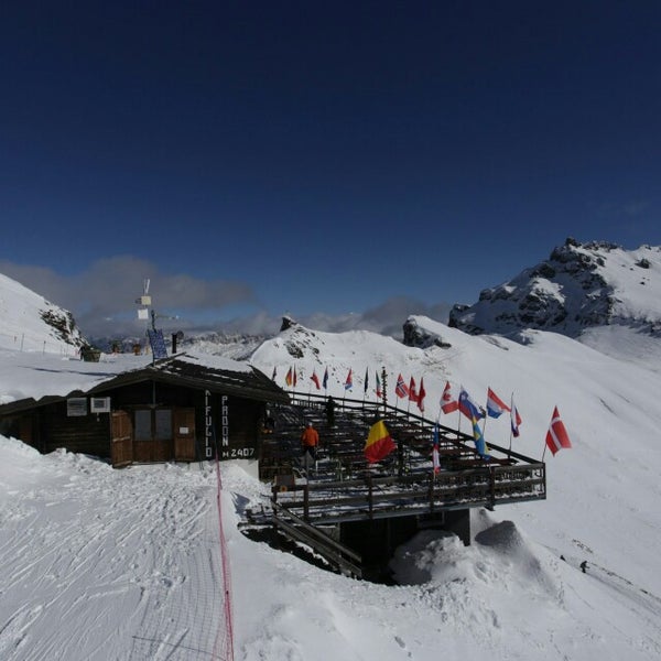 Горная база Рифуджо Лагацуой Rifugio Lagazuoi