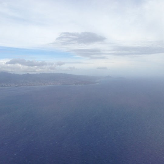 Снимок сделан в USO Hawaii&#39;s Airport Center пользователем Ryan N. 11/17/2012