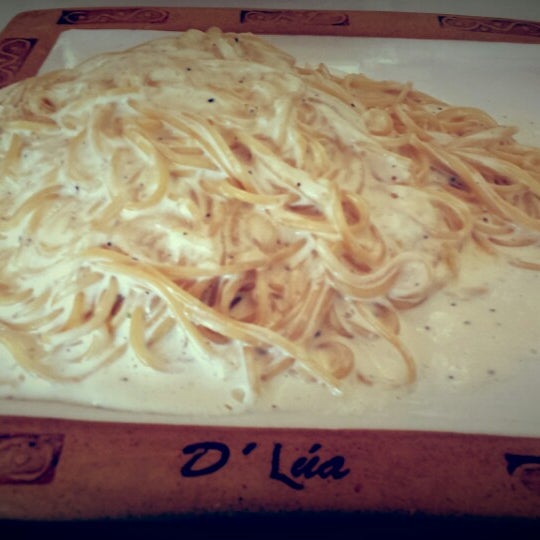 Foto diambil di D&#39; Lua Pasta y Sushi oleh Yessica pada 7/11/2014