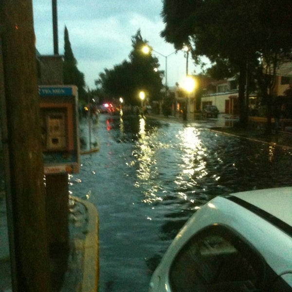 รูปภาพถ่ายที่ El Lobo โดย Jorge F. เมื่อ 9/22/2013