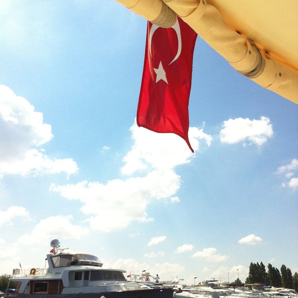 6/9/2013にYがAtaköy Marinaで撮った写真