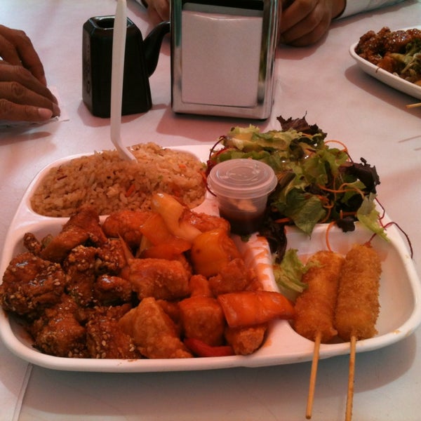 รูปภาพถ่ายที่ Fugu Sushi โดย Mayra เมื่อ 8/9/2013