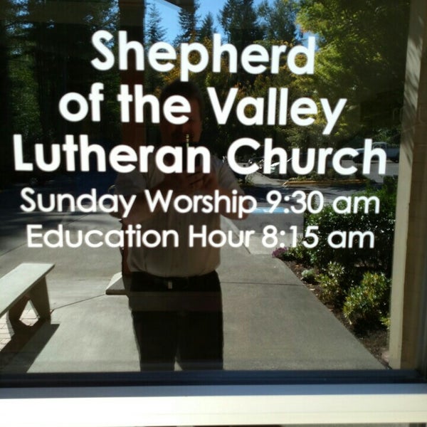 Foto diambil di Shepherd of the Valley Lutheran Church (ELCA) oleh Andy A. pada 9/22/2015