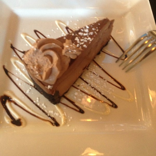 4/20/2014 tarihinde riquiziyaretçi tarafından Chocolat Restaurant &amp; Bar'de çekilen fotoğraf