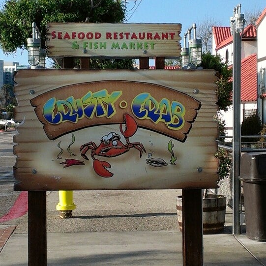 Das Foto wurde bei Crusty Crab Fish Market and Restaurant von Leticia am 2/22/2013 aufgenommen