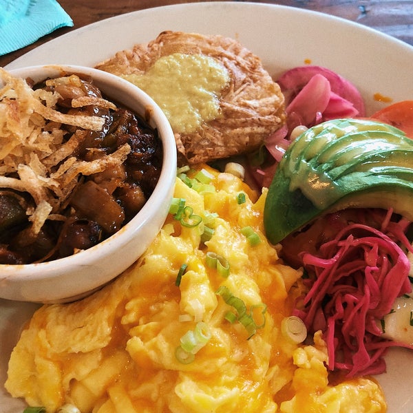 Photo prise au Pilar Cuban Eatery par Hannah B. le8/18/2019