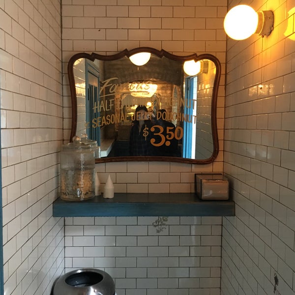 6/11/2018 tarihinde Hannah B.ziyaretçi tarafından The Doughnut Vault'de çekilen fotoğraf
