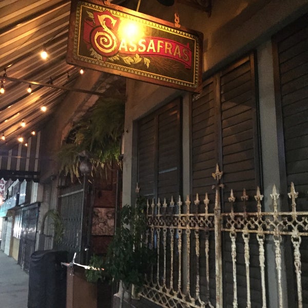 Foto diambil di Sassafras Saloon oleh Jose pada 12/3/2015