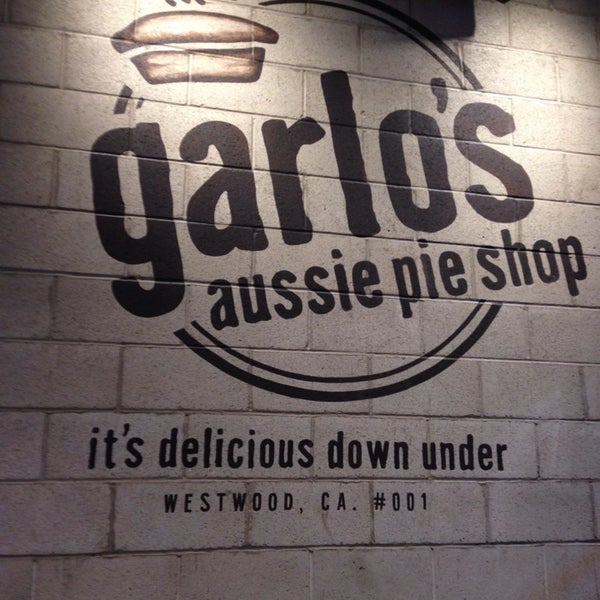 Das Foto wurde bei Garlo’s Aussie Pie Shop von Jose am 9/25/2014 aufgenommen