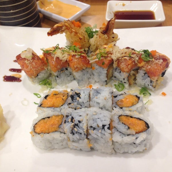 Foto scattata a Mogu Sushi da Jane N. il 11/3/2014