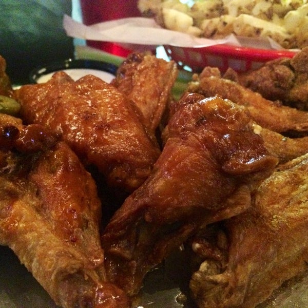 Pluckers Wing Bar Wings Joint in Fort Worth