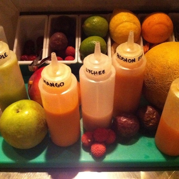 รูปภาพถ่ายที่ Mylos Terrace Cocktail Bar โดย Yorgos K. เมื่อ 9/1/2013
