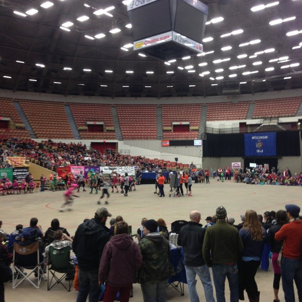 รูปภาพถ่ายที่ Veterans Memorial Coliseum at the Alliant Energy Center โดย Jennifer J. เมื่อ 1/20/2013