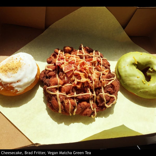 รูปภาพถ่ายที่ Crafted Donuts โดย Ann เมื่อ 9/28/2015