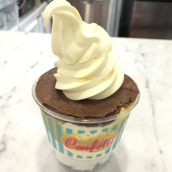 1/22/2015에 Ann님이 Confetti Italian Ice &amp; Custard에서 찍은 사진