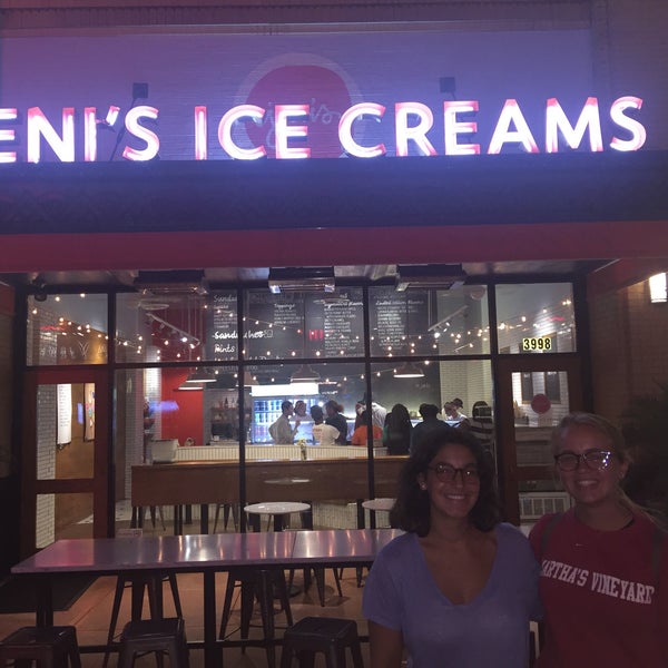Das Foto wurde bei Jeni&#39;s Splendid Ice Creams von Dana F. am 7/12/2016 aufgenommen