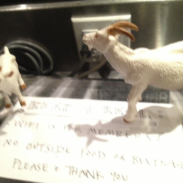 3/26/2013にBitsy M.がFair Folks &amp; A Goatで撮った写真
