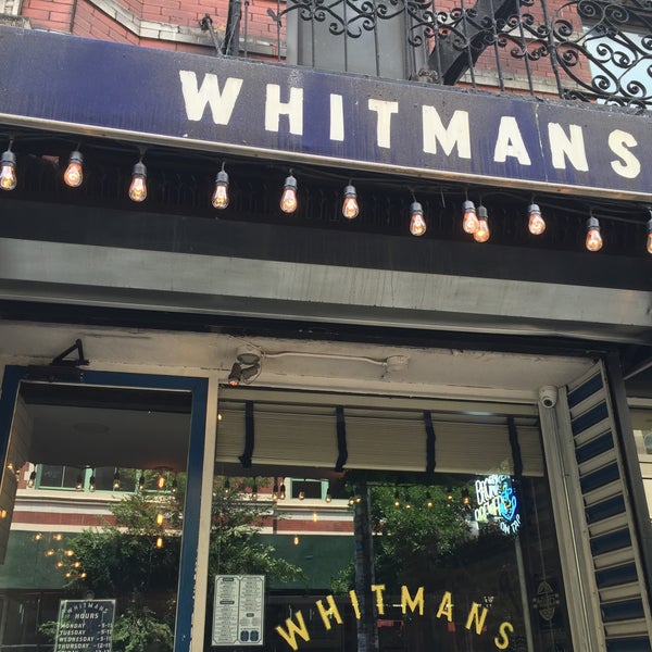 รูปภาพถ่ายที่ Whitmans โดย Bitsy M. เมื่อ 7/29/2016