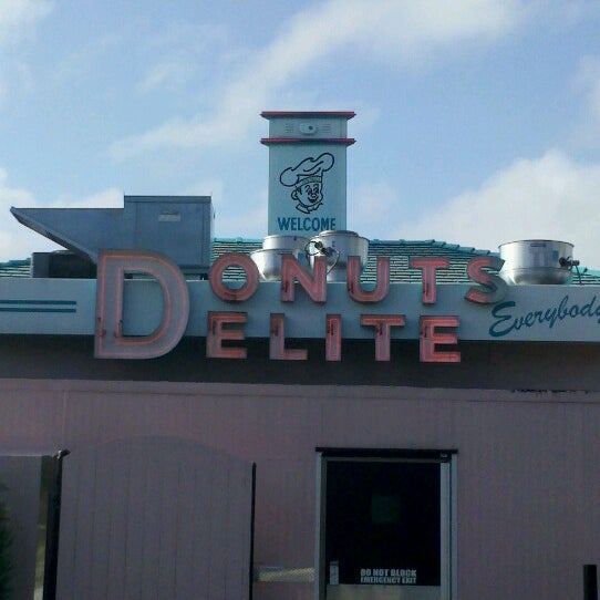 Photo taken at Donuts Delite / Salvatore&#39;s Old Fashioned Pizzeria by Aprille B. on 6/14/2013