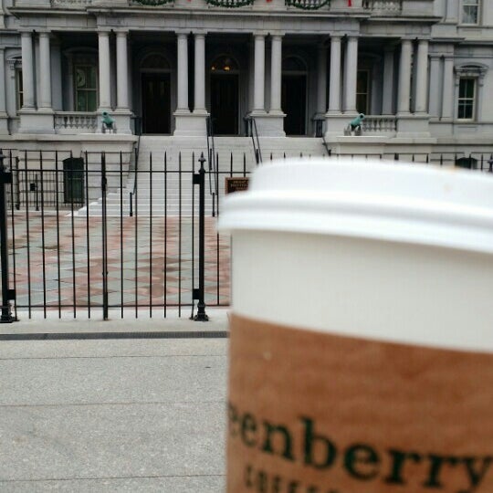 Das Foto wurde bei Greenberry&#39;s Coffee Company von April Y. am 12/9/2015 aufgenommen