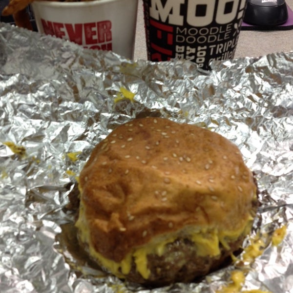 1/13/2014にKyraがMOOYAH Burgers, Fries &amp; Shakesで撮った写真