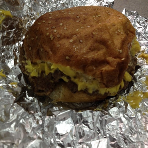 1/13/2014にKyraがMOOYAH Burgers, Fries &amp; Shakesで撮った写真