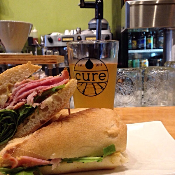 10/16/2015 tarihinde Eric T.ziyaretçi tarafından Cure Coffeehouse and Brasserie'de çekilen fotoğraf