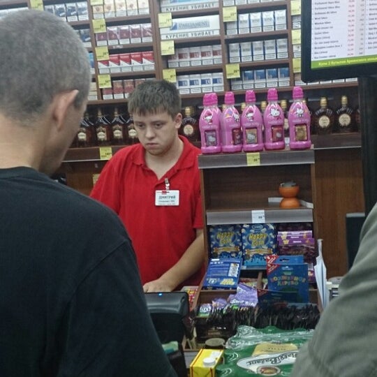 Продавец Красный Белый Магазин