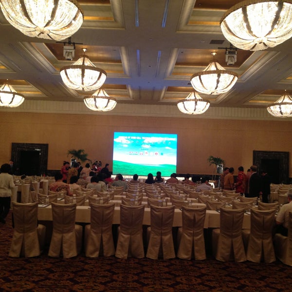 Foto scattata a Grand Ballroom - Hotel Mulia Senayan, Jakarta da RiO S. il 5/2/2013