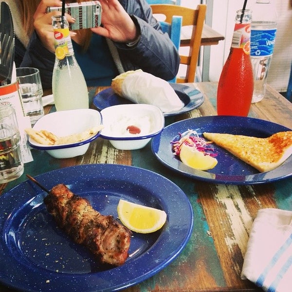 6/7/2014 tarihinde Kyriako T.ziyaretçi tarafından Kalamaki Greek Street Food'de çekilen fotoğraf