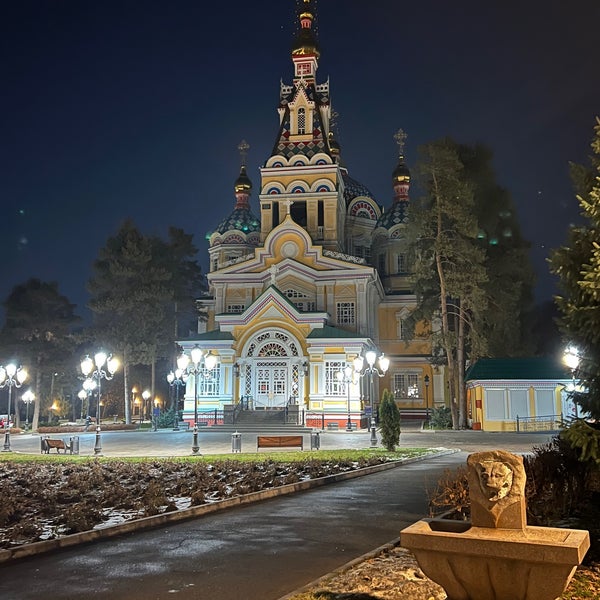 Вознесенский кафедральный собор ночью