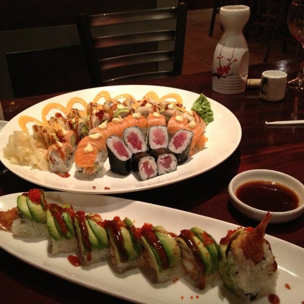 Foto tirada no(a) YoiYoi Steakhouse &amp; Sushi por Lady D. em 3/30/2013