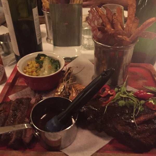 I had the bbq board special and it was delicious. Pork ribs, beef, prawns & sweet potato fries with corn salad. Wouldn't bother with the Bellini again though. Would definitely come back!