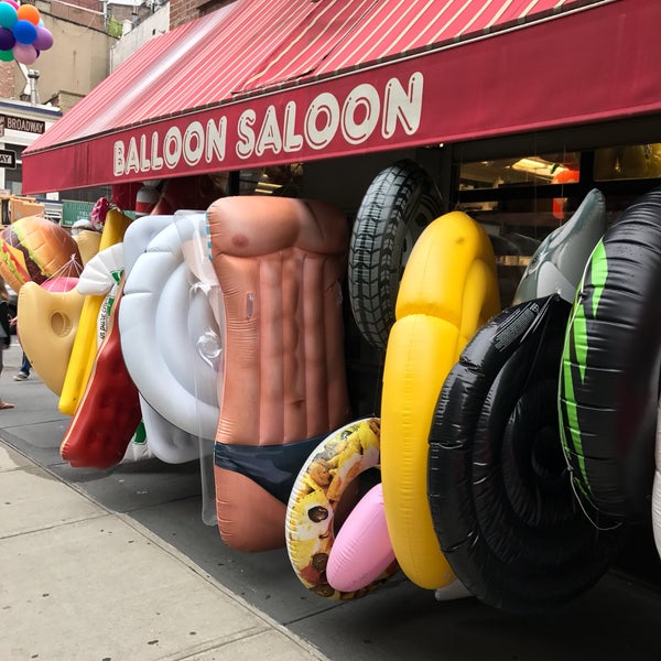 Снимок сделан в Balloon Saloon пользователем Tom 😎 C. 8/15/2017