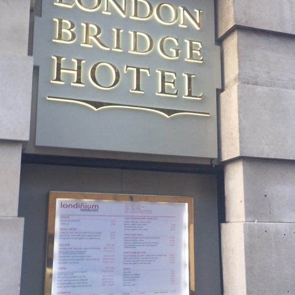 Photo taken at London Bridge Hotel by Raum on 4/30/2015