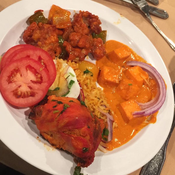 9/24/2015 tarihinde Robert M.ziyaretçi tarafından Chutneys Indian Cuisine'de çekilen fotoğraf