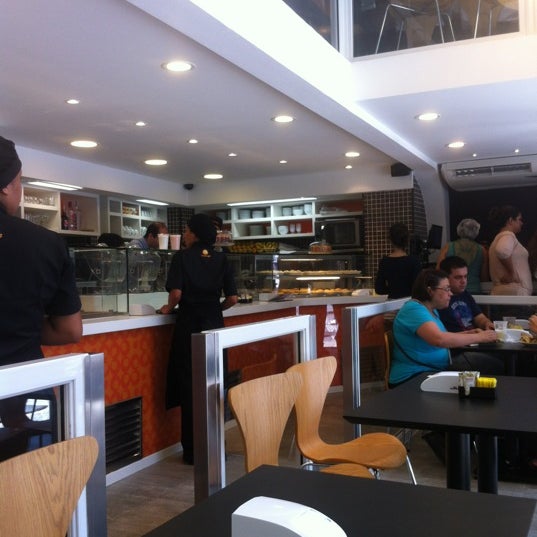 10/30/2012 tarihinde Vanessa S.ziyaretçi tarafından Orange Sucos &amp; Café'de çekilen fotoğraf