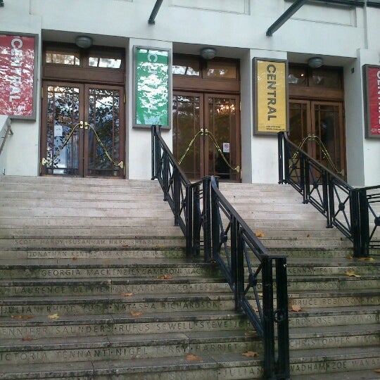 Foto diambil di Royal Central School of Speech and Drama oleh Vic C. pada 10/31/2012
